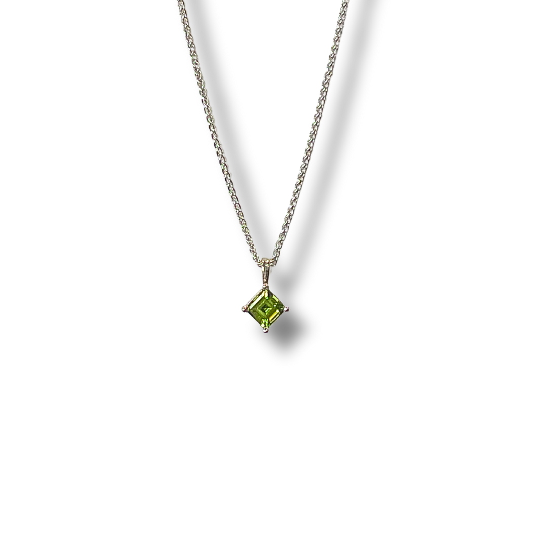 Peridot stone pendant discount